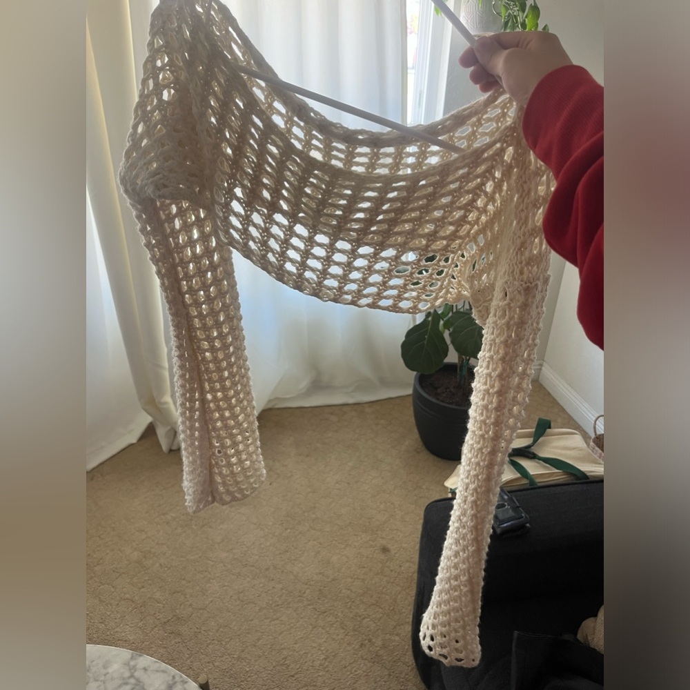 Cropped Knitted Long Sleeve. Romwe. Size Medium